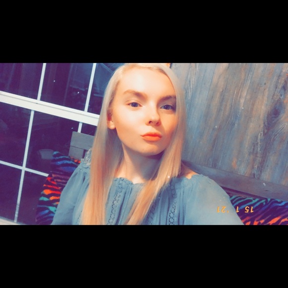 Meet your Posher, Connie - Picture 1 of 1